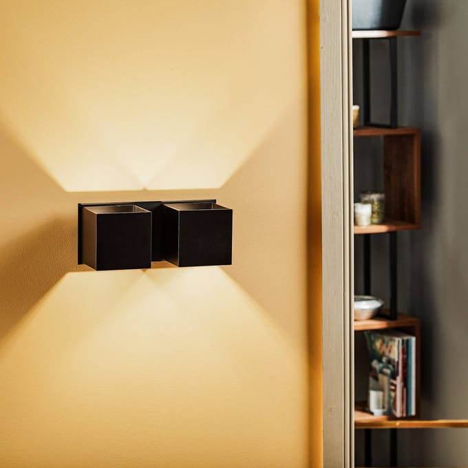 SOLLUX LIGHTING Wandlamp Ara 2 up/down van aluminium 2-lamps zwart