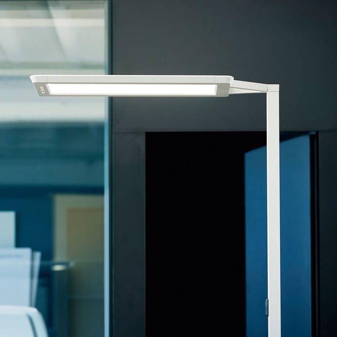 Waldmann LED vloerlamp Yara.single 4.000 K, BT, LTX, zilver