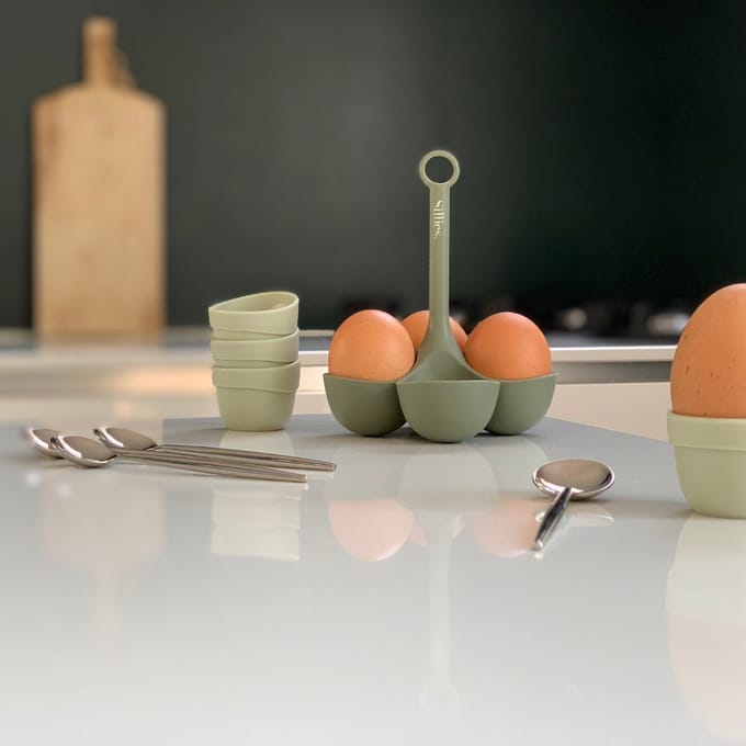 Eierset - 4x eierdopjes - 4x lepeltjes - 1x eierhouder - cadeautje kerst