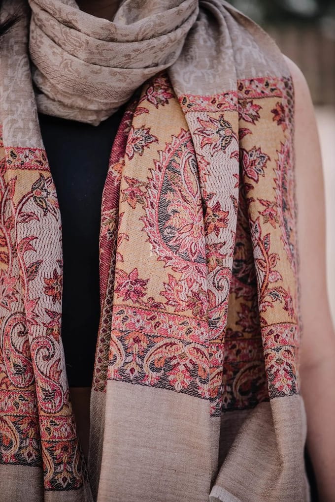 N3 Collecties  Omkeerbare Dames Sjaal Zijde Geweven: Beige