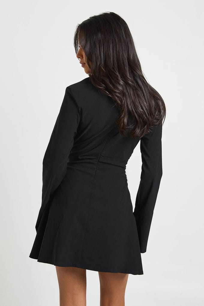 boohoo Dames Mini Jurk met Gerimpelde Taille en Wijde Mouwen | Zwart | Maat: 36