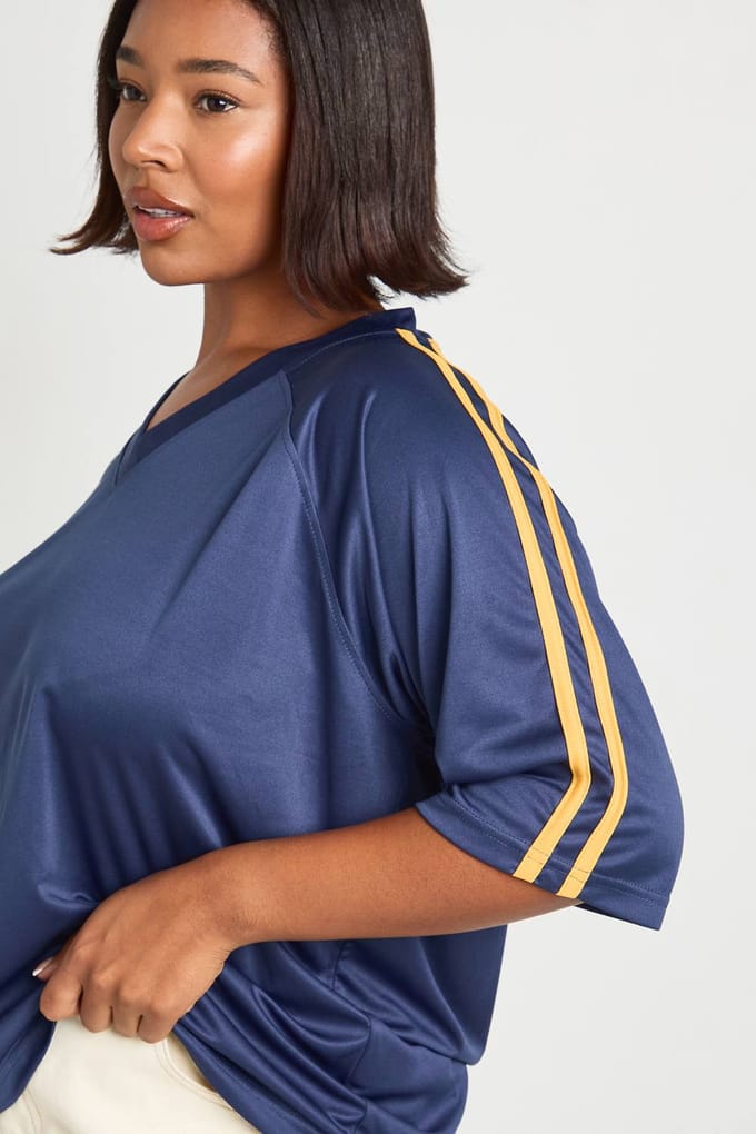 boohoo Dames Plus gestreepte voetbaltop | Marineblauw | Maat: 44