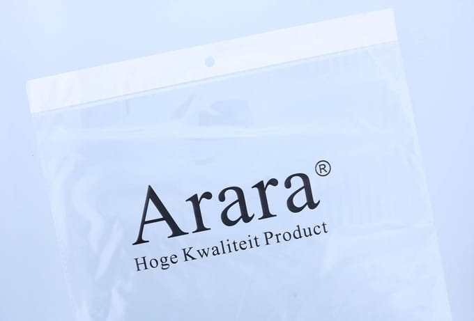 Arara Hoes Geschikt voor Samsung Galaxy Tab A8 (2021/2022) Tri-Fold tablethoes + tempered glass screenprotector - Goud
