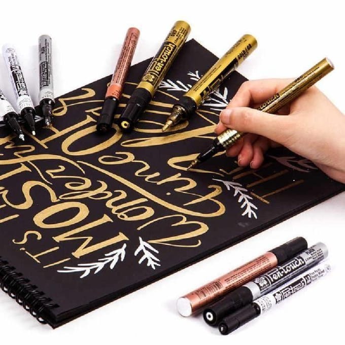Sakura Pen-Touch Fijn set Metallic + White | 4 colours
