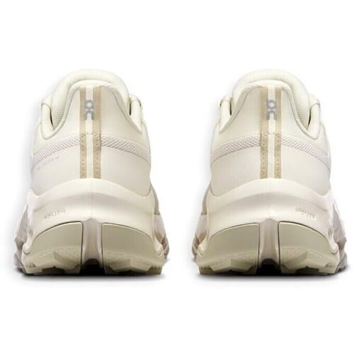On cloudhorizon 2 waterproof in de kleur ecru.