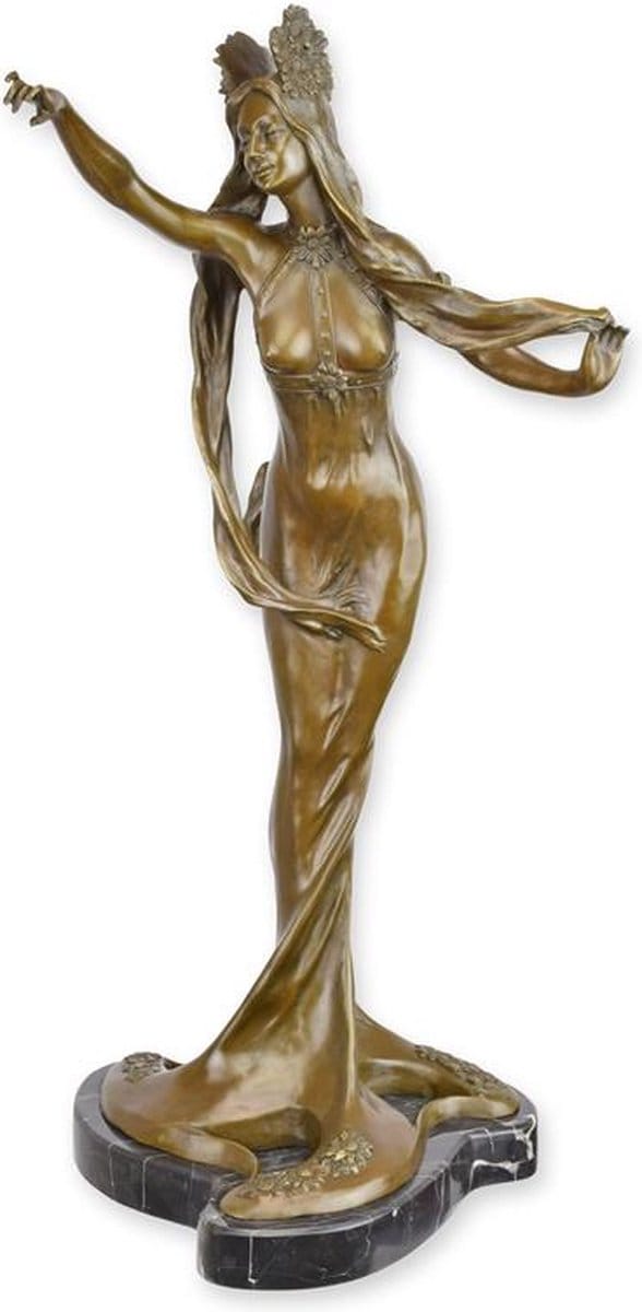 EEN ART NOUVEAU BRONZEN BEELD VAN EEN DAME