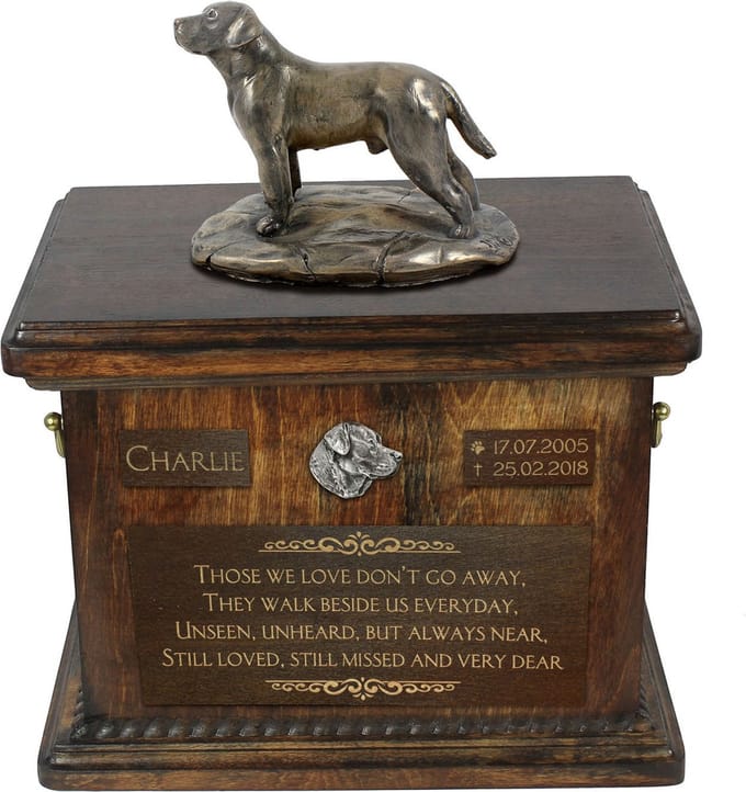 Labrador Retriever urn met beeldje - gepersonaliseerde urn voor hondenas