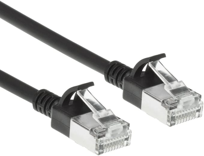 ACT Zwarte 1 meter LSZH S/FTP CAT7 slimline patchkabel snagless met RJ45 connectoren DF7901