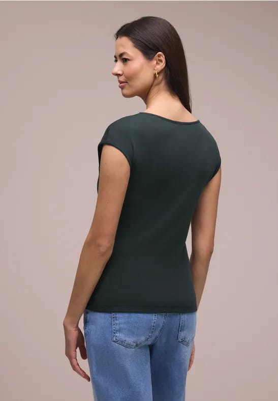 Shirt zonder mouwen met diamanten halslijn