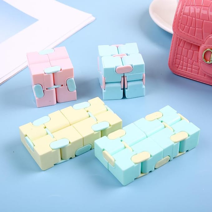 Grensoverschrijdende Flip Pocket Dobbelstenen Rubik's Cube Creatieve Vinger Rubik's Cube Decompressie Vent zwart witte kleur