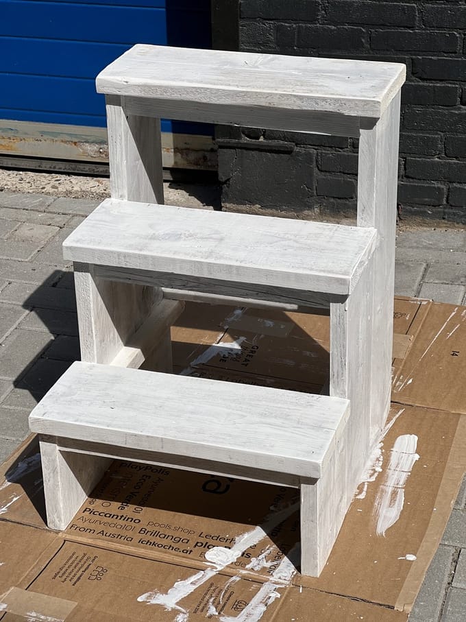 Trappetje van steigerhout in kleur GREY WASH!