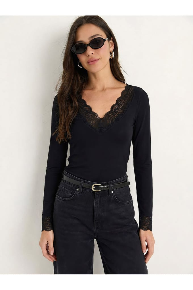 Kantdetail V-hals Blouse