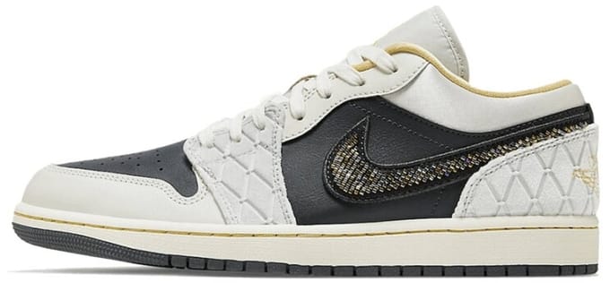 Air Jordan 1 Low Beaded Swoosh - Maat 42.5