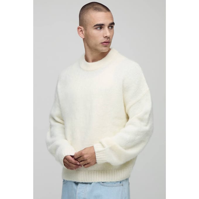 Boxy pasvorm geborstelde verlengde nek gebreide trui | Ecru | Size Medium