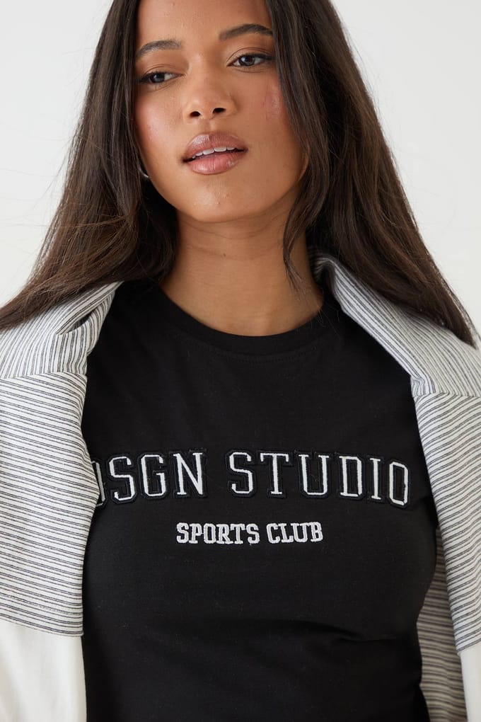 Dames Dsgn Studio Applique Geborduurd Baby T-shirt | Zwart | Maat: Medium