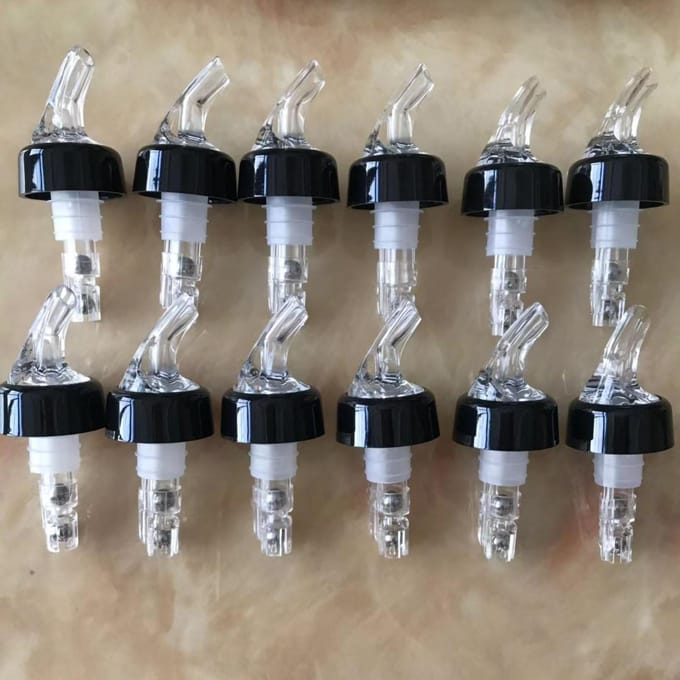 6 stuks Flessenuitschenkers Tuit Voedselkwaliteit Plastic Vloeistofdispenser Flessenspuitmond Barware Voor Wijn wit