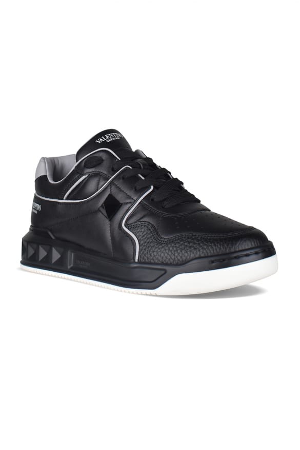 Valentino Garavani Sneakers met één stud Zwart