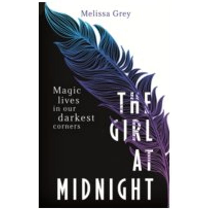 The Girl at Midnight - Melissa Grey