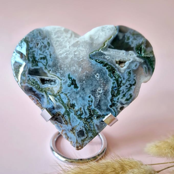 Edelsteen Druzy Mosagaat Hart op Metalen Standaard – #89 242gram