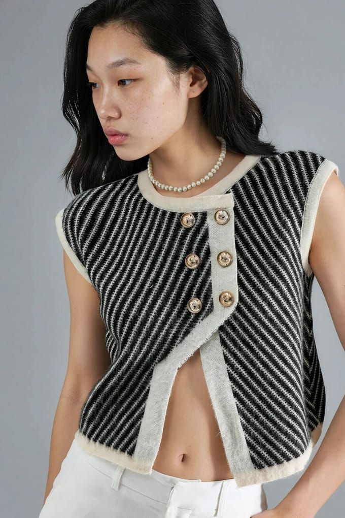Gestreepte Gebreide Cropped Vest met Knopen Sluiting