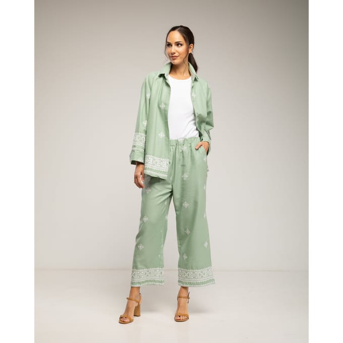 Set van geborduurd overhemd en broek, met elastische taille en zakken