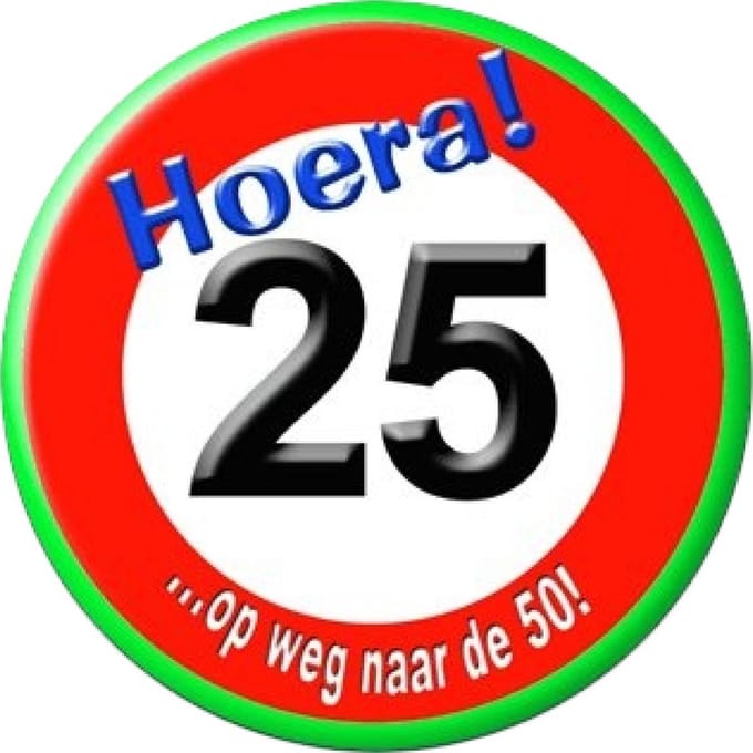 Verjaardag button | Leeftijd: 86 | Kleur: Rood | Diameter: 5,5cm