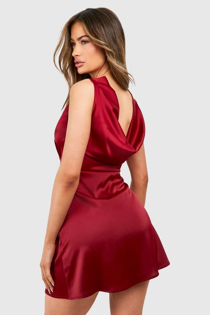 boohoo Dames Satijn Cowl Mini Jurk | Kersen | Maat: 42