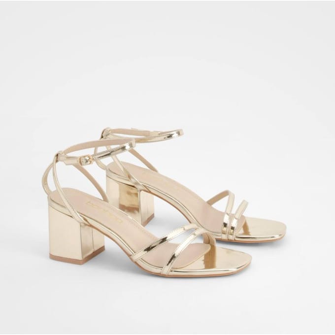 boohoo Dames Metallic Low Block Asymmetrische Barely There Hakken | Goud | Maat: 36