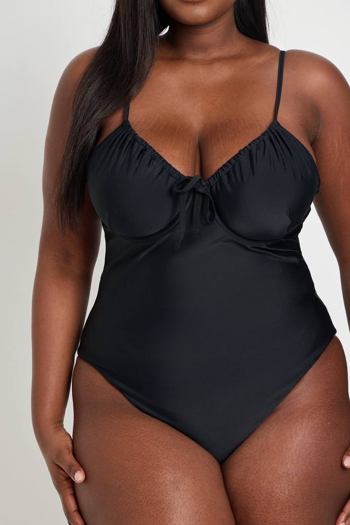 boohoo Dames Plus Zwemkleding Essentials Badpak Met Beugel | Black | Maat: 24