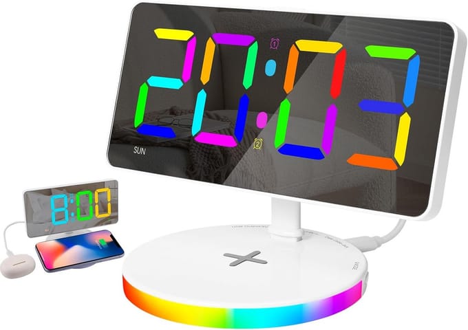 Digitale Wekker met Draadloze Oplader, LED Spiegel en Nachtlampje