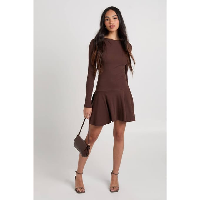 boohoo Dames Geribbelde Skater Jurk met Verlaagde Zoom | Chocoladebruin | Maat: 42