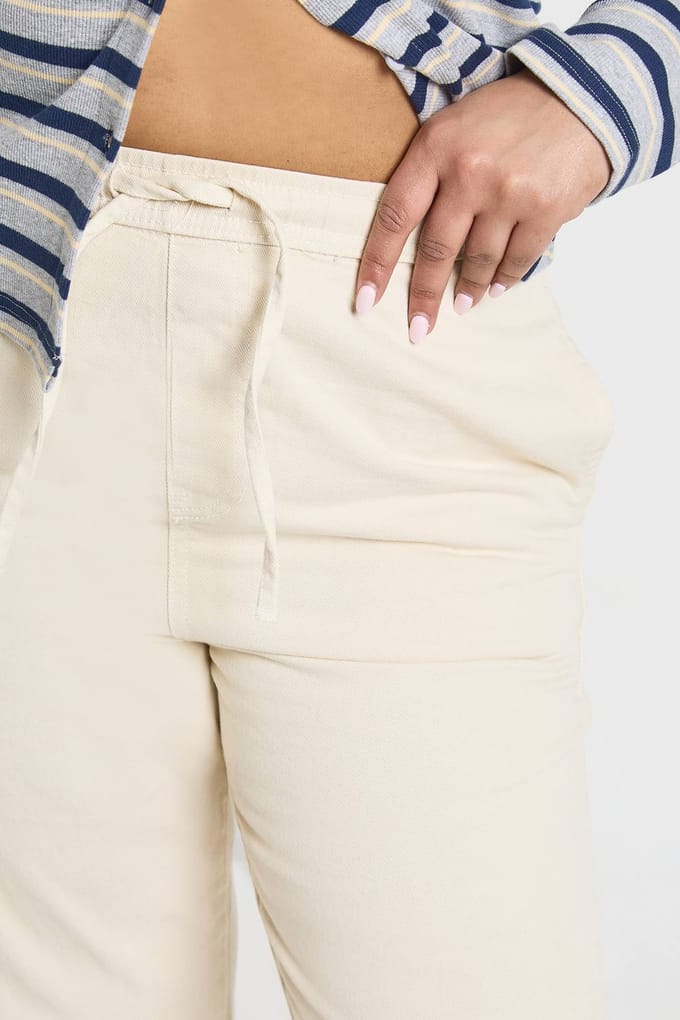 boohoo Dames Plus elastische tailleband met trekkoord en jeans met wijde pijpen | Ecru | Maat: 56