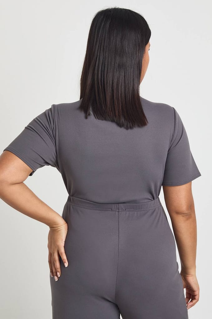 boohoo Dames Plus Ultra Zachte Aangegroeid Hals Korte Mouw Bodysuit | Houtskool | Maat: 46