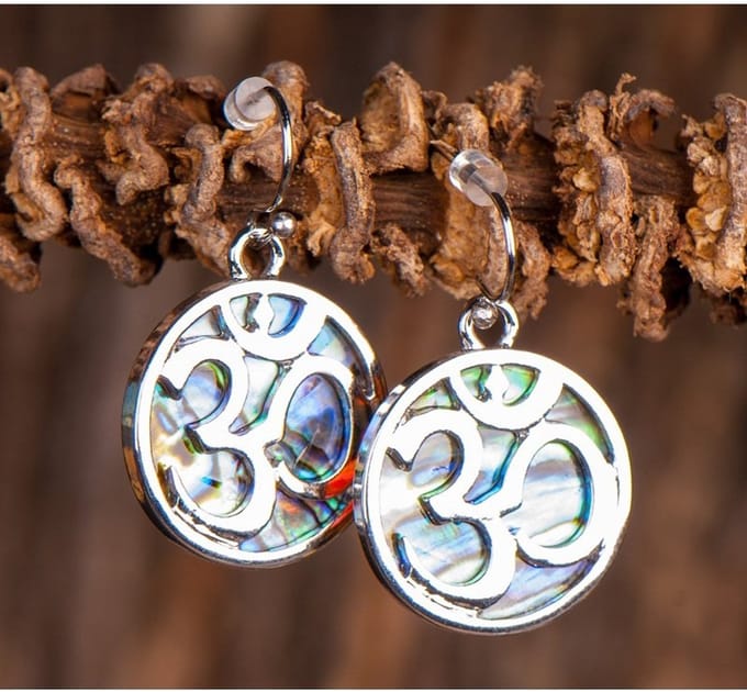 Oorbellen ohm met paua schelp