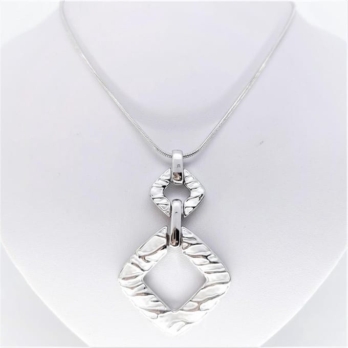 Design ketting met hanger.