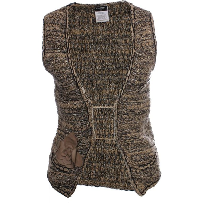 Chanel, lichtbruin bouclé vest met gouden knopen