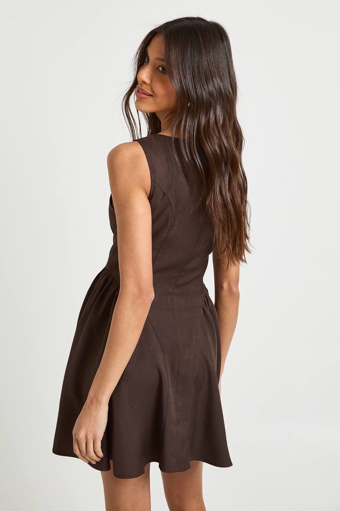 boohoo Dames Mini Jurk met Verlaagde Taille en Volle Rok | Chocolate | Maat: 6