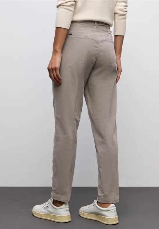 Zachte fluwelen chino
