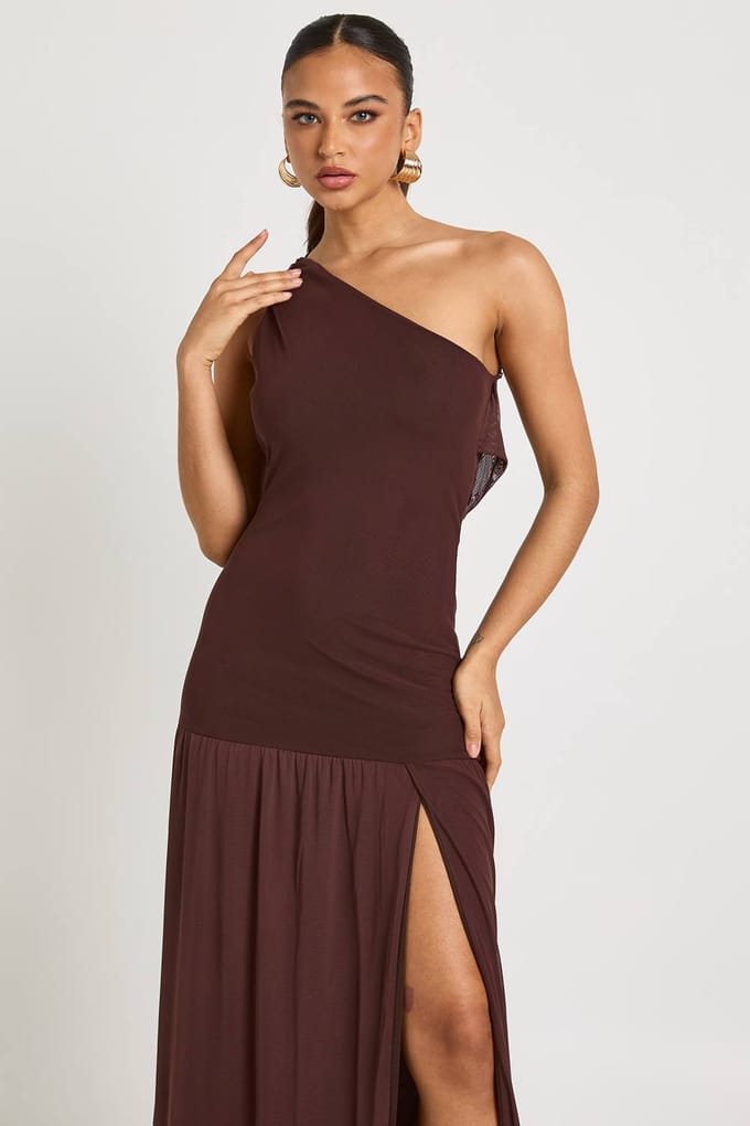 boohoo Dames One-shoulder cowl-back drop waist maxi-jurk | Chocolate | Maat: 12