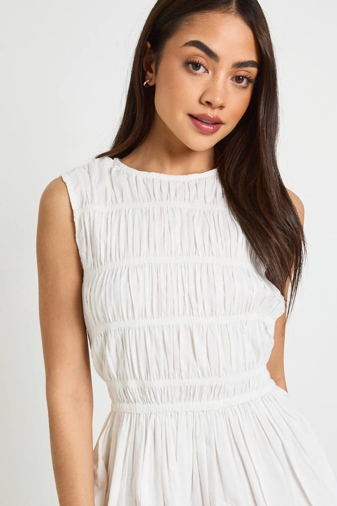 boohoo Dames Katoenen Poplin Mini-jurk Met Shirring | Wit | Maat: 38
