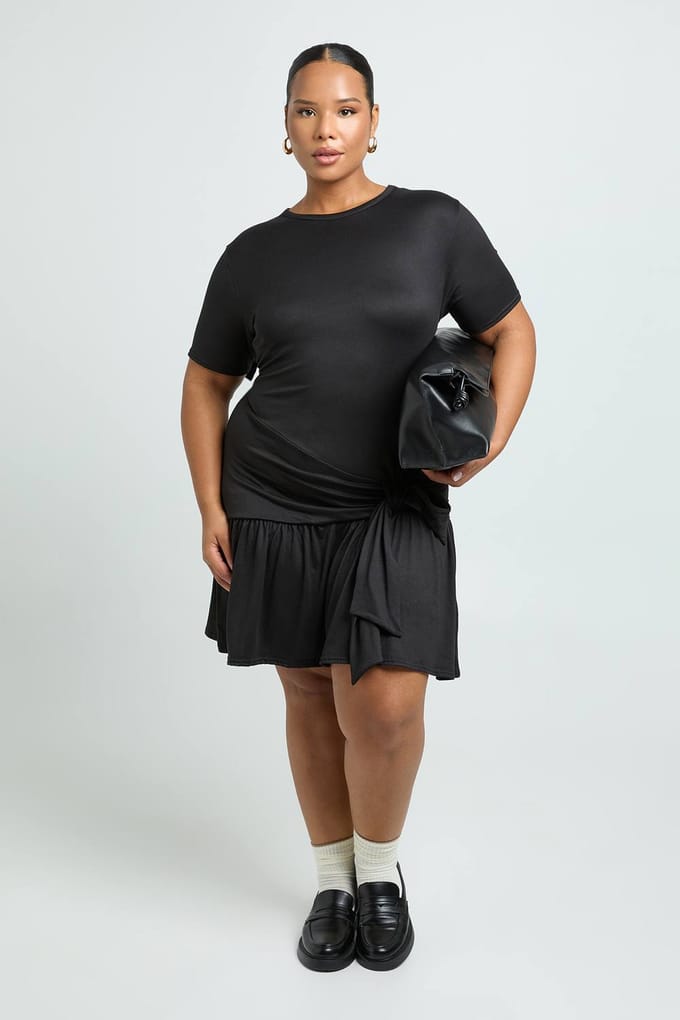 boohoo Dames Plus Drop Hem T-shirtjurk | Zwart | Maat: 44