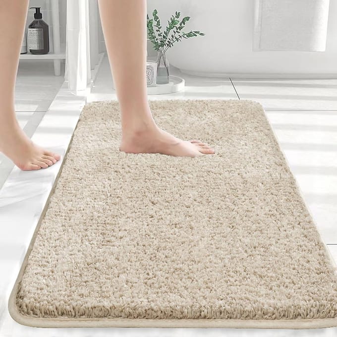 Antislip badmat 150x60 cm beige, wasbaar en snel drogend, rubberen achterkant voor badkamer