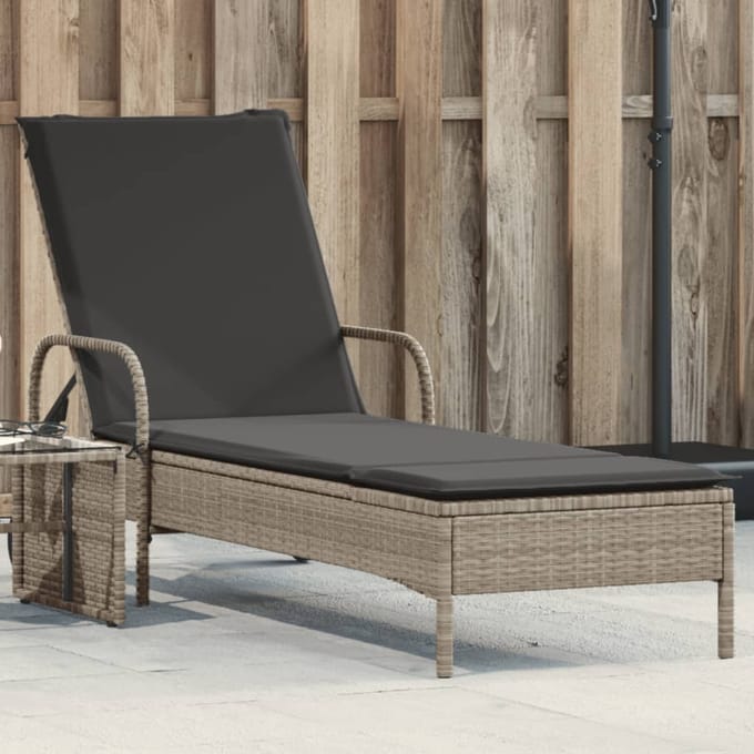 vidaXL - Ligbed - met - wielen - en - kussens - poly - rattan - lichtgrijs