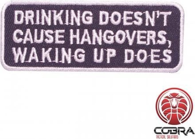 Drinking doesn't cause hangovers, waking up does geborduurde patch embleem | Strijkpatch embleemes | Military Airsoft
