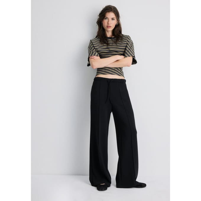 Stradivarius Wide-leg joggerbroek met naad en zachte touch  Zwart S