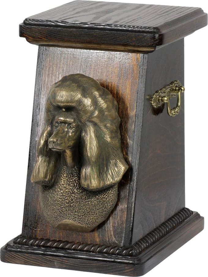 Elegante poedel urn met hondenbuste voor het bewaren van as