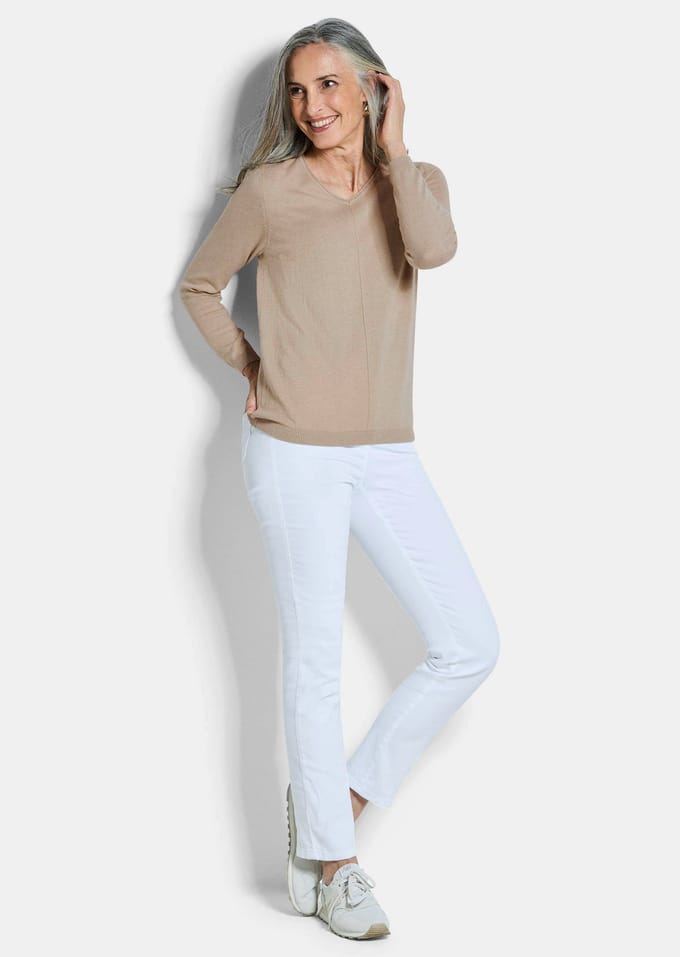 Pullover met een V-hals van COTTAMIRA - beige - Gr. 20 van Goldner Fashion