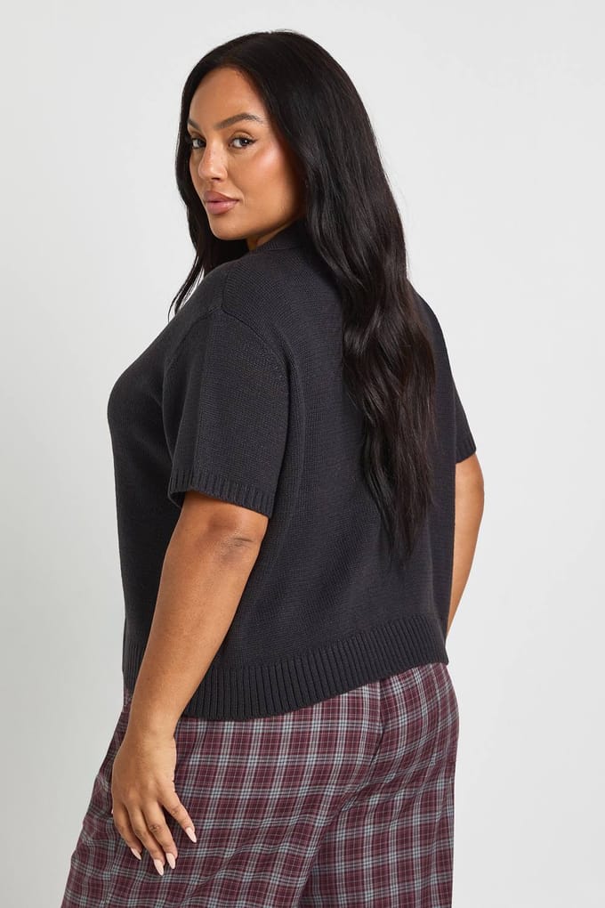 boohoo Dames PLUS KNOPDETAIL CREW NEK | Houtskool | Maat: 44