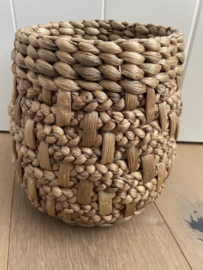 Varios-bloempot-binnen-woonaccessoire-riet-mand-plantenmand- D16 H20