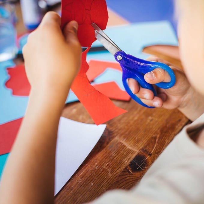 Fiskars Kinderschaar Colorchange – Blauw – 12cm – Vanaf 6 jaar